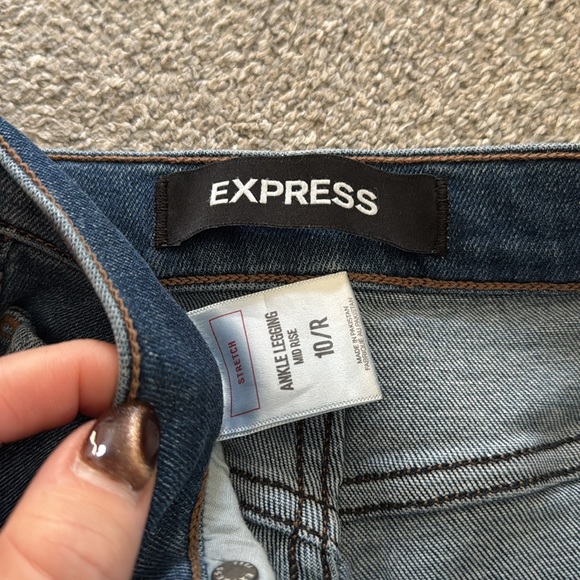 Express ripped jeans. Stretch, ankle legging, mid rise - size 10R. - Picture 5 of 5